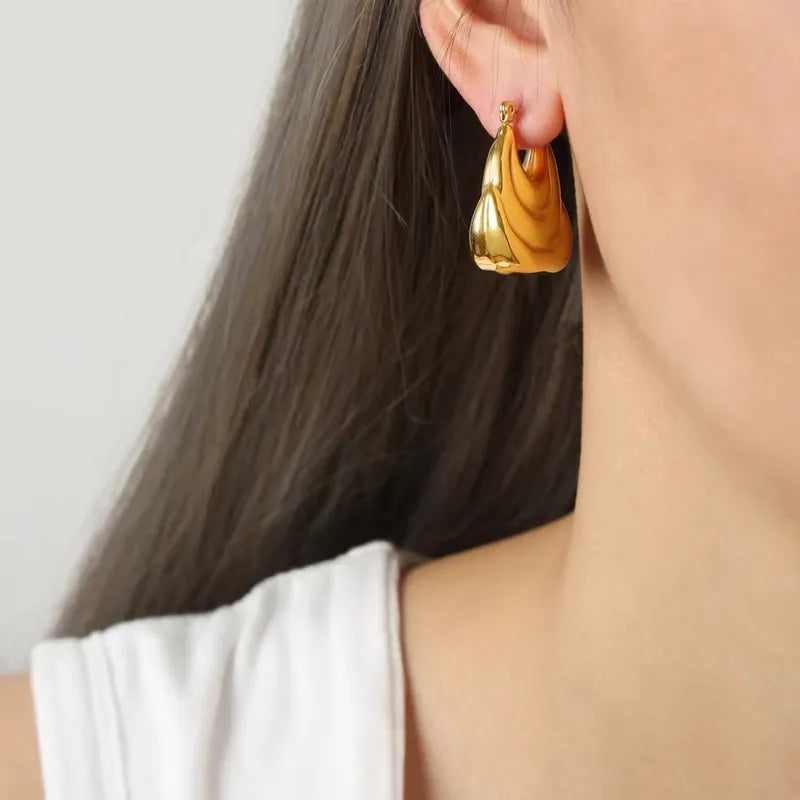 Aretes gradas textura-dorado