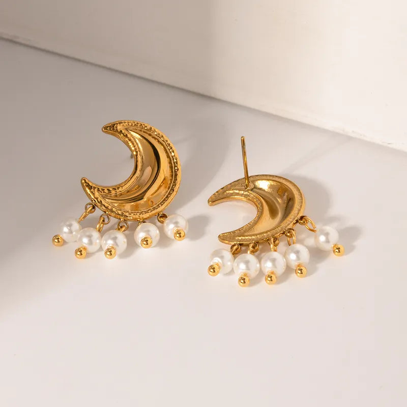Aretes de luna con perla dorados
