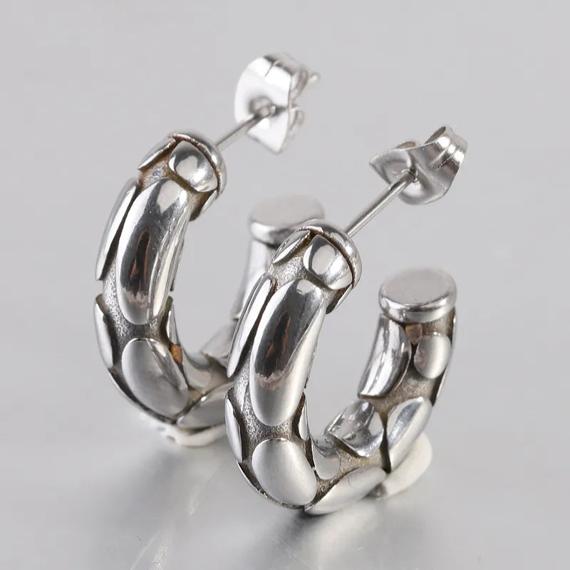 Aretes argollas con textura plateado