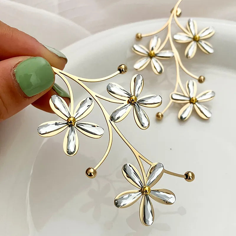 ARETES DE HILERA DE FLOR DORADO