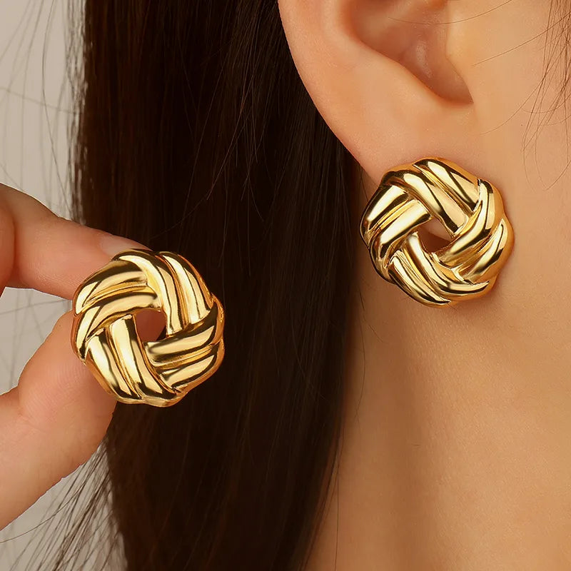 ARETES TIPO CANASTA DORADOS