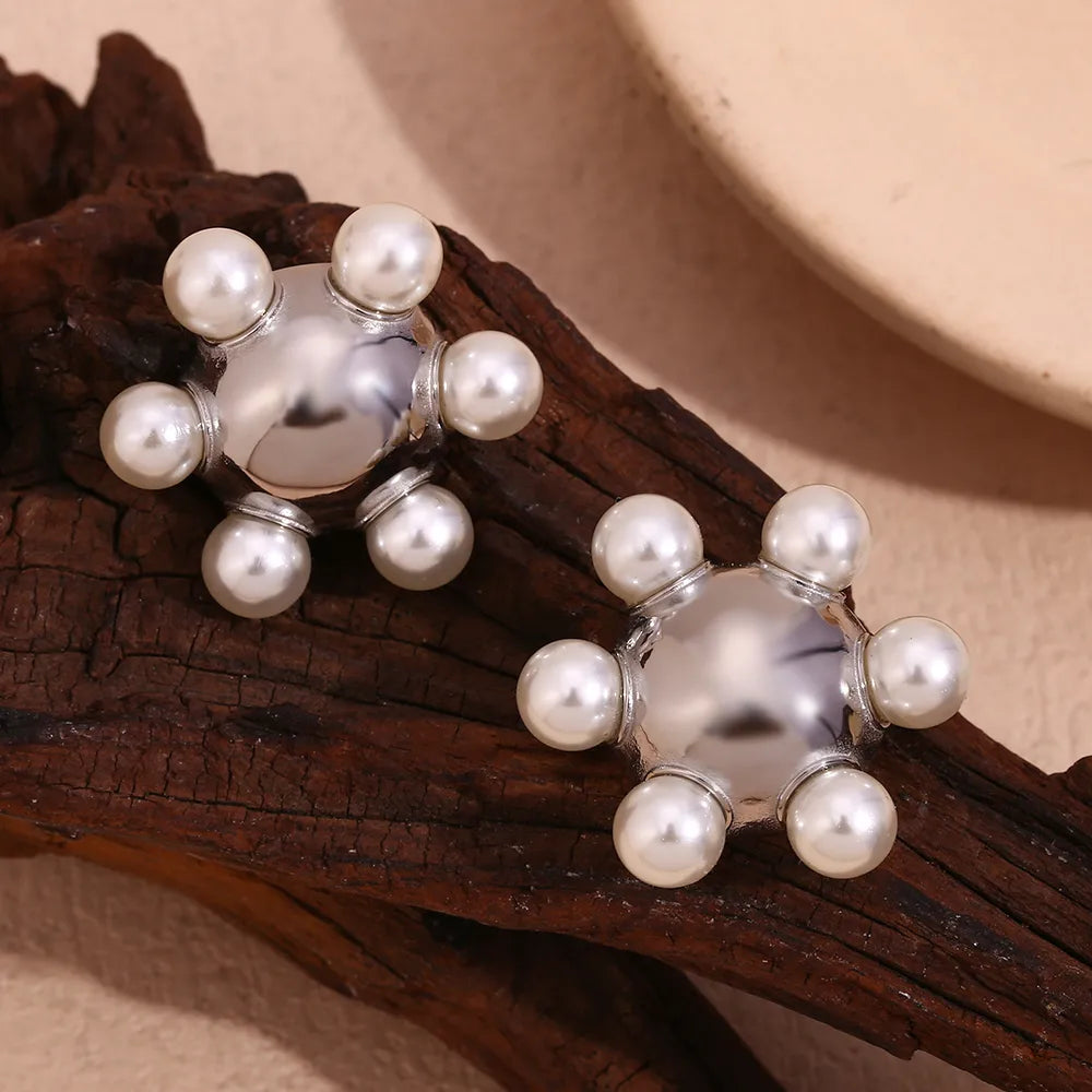ARETES TIPO FLOR CON PERLAS