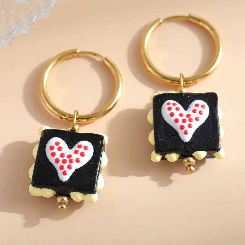ARETES ARGOLLA DOBLE FUNCION DIJE DE CORAZON NEGRO CON BLANCO
