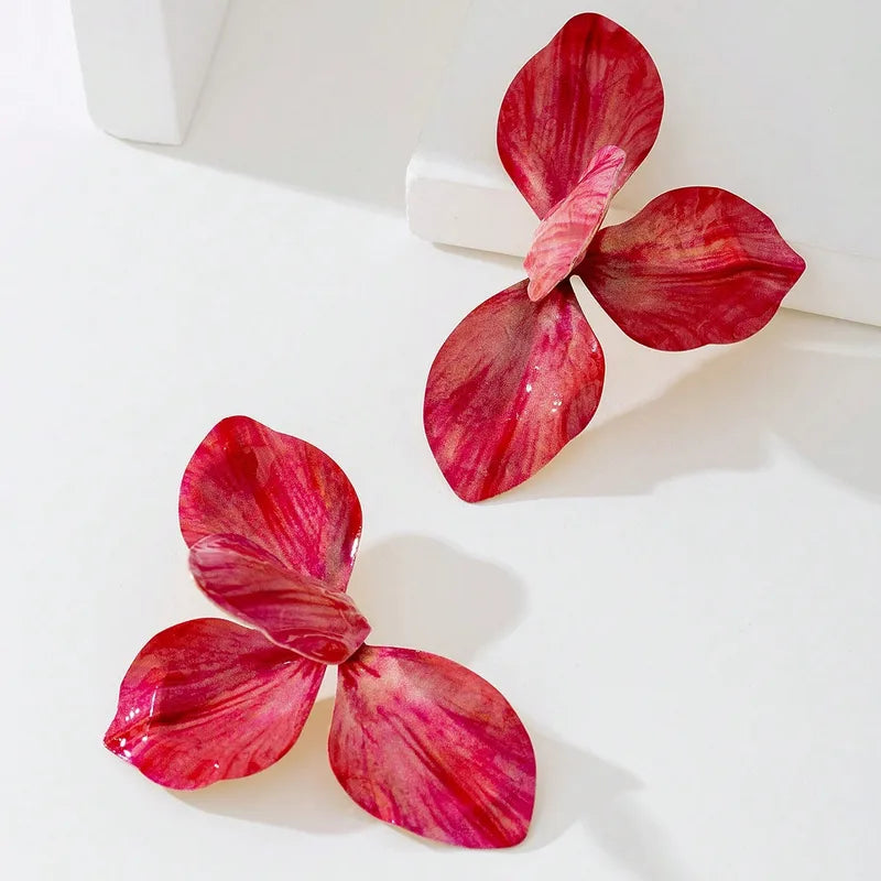 ARETES GRANDES DE PETALOS FLOR FUTSIA FIESTA