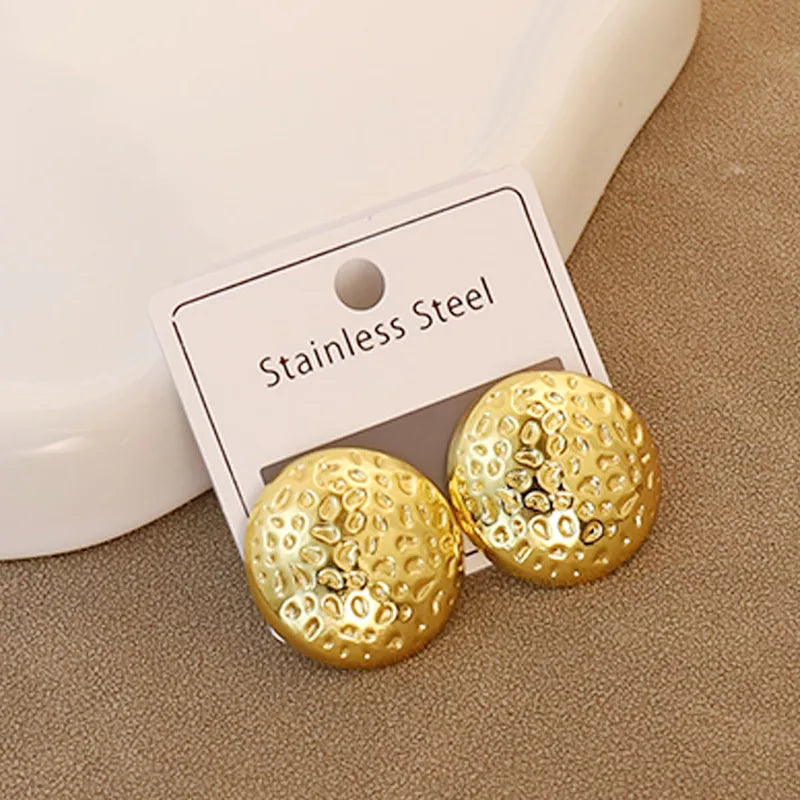 ARETES BOTONES TEXTURA DORADO