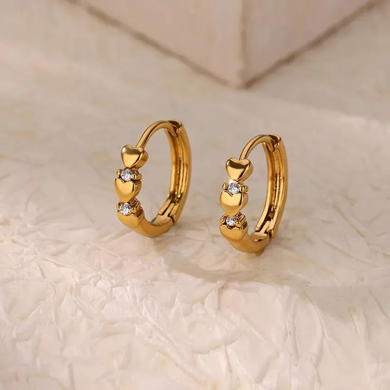 ARETES ARGOLLA CORAZONES ZIRCONES DORADO