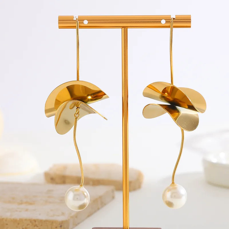 ARETES LARGOS DORADO CON PERLA