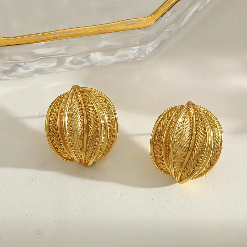 ARETES TIPO BOTON CON TEXTURA HOJAS
