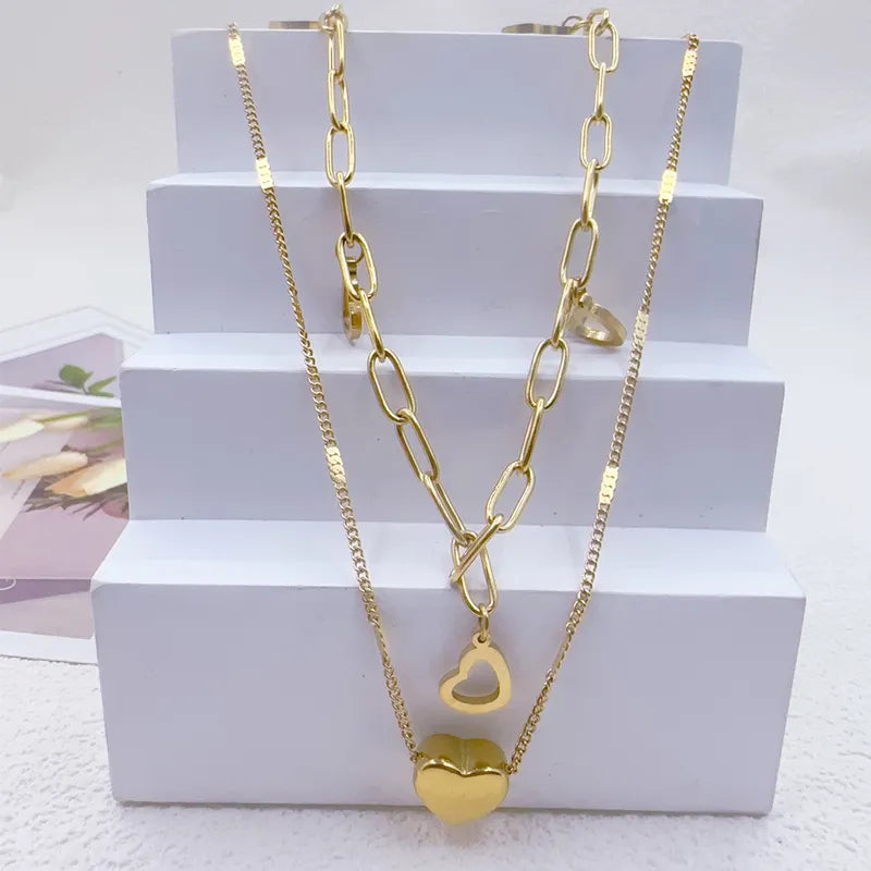Layer doble corazon con eslabones dorado