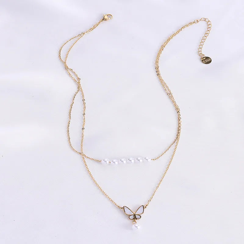 LAYER DOBLE CON PERLAS Y DIJE DE MARIPOSA