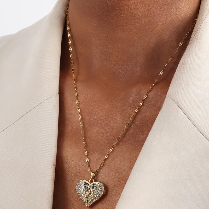 CADENA RELICARIO CORAZON CON ZIRCONES DORADO