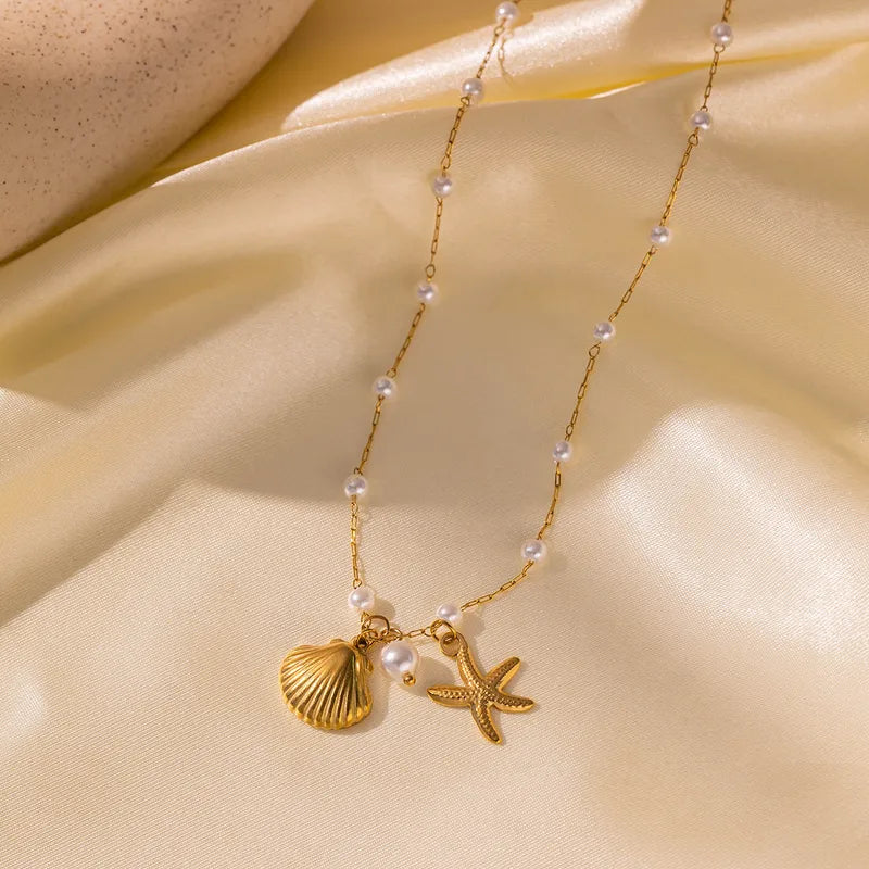 CADENA DE PERLAS CON CONCHA DORADO