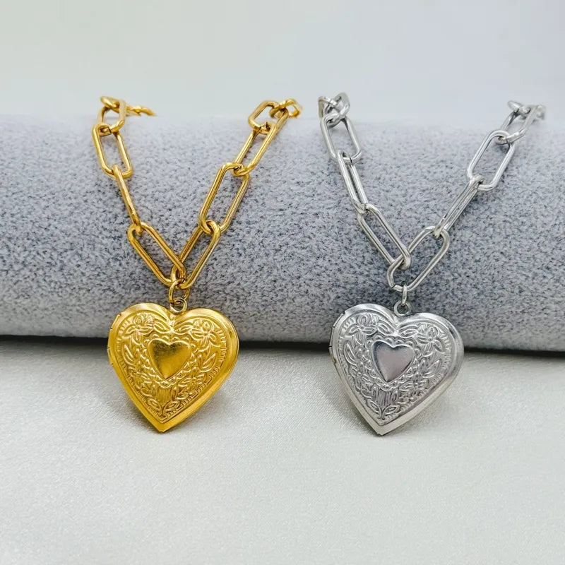 CADENA DIJE CORAZON PLATEADO