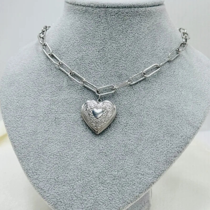 CADENA DIJE CORAZON PLATEADO
