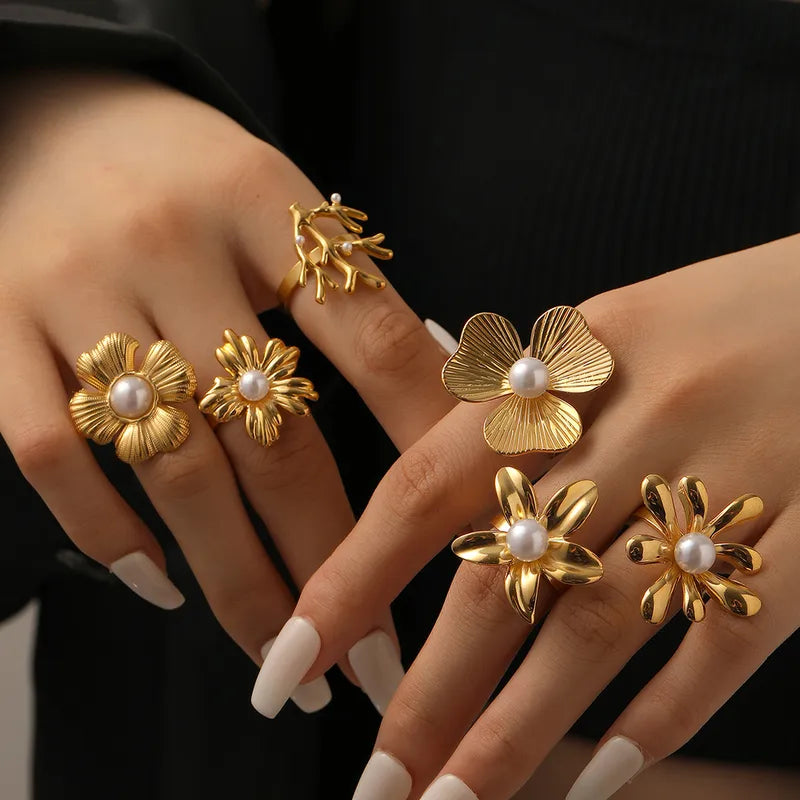 ANILLO FLOR CON PERLA GRANDE DORADO