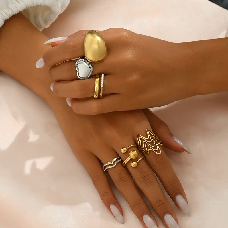 ANILLO CUADRADO CON ZIRCONES DORADO