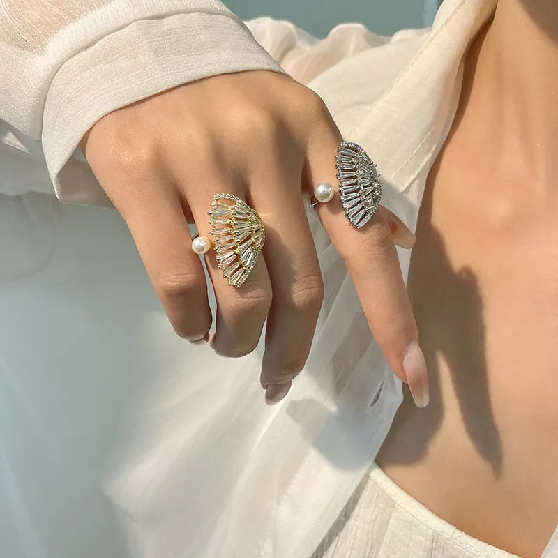 Anillo grande zircones-perla plateado