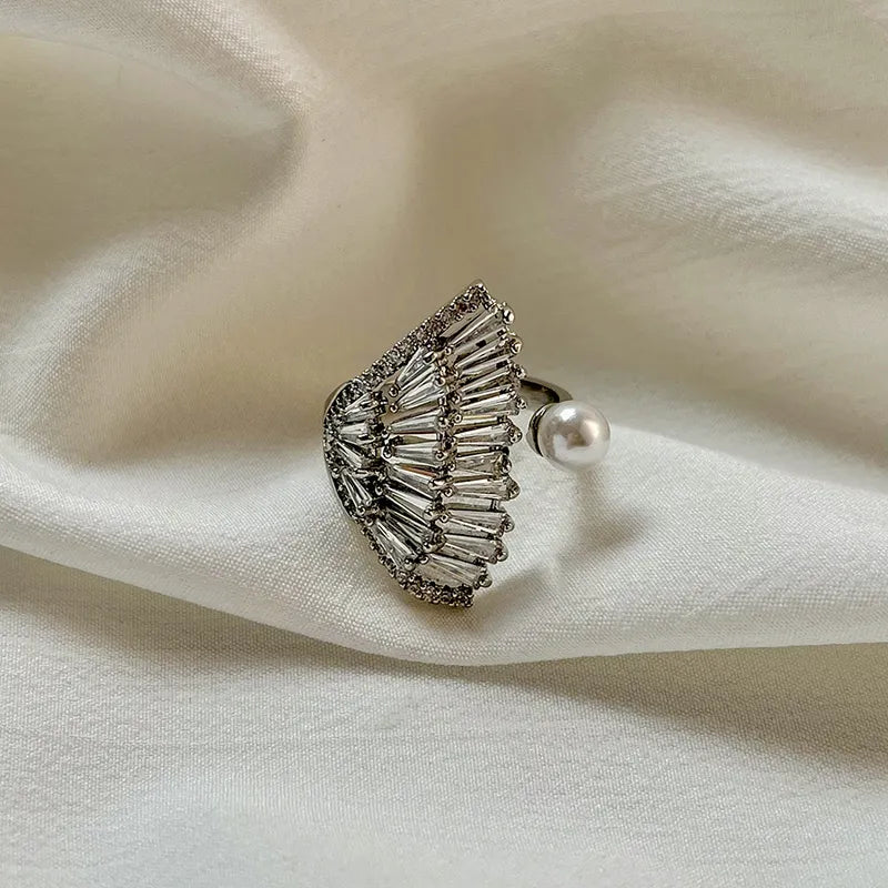 Anillo grande zircones-perla plateado