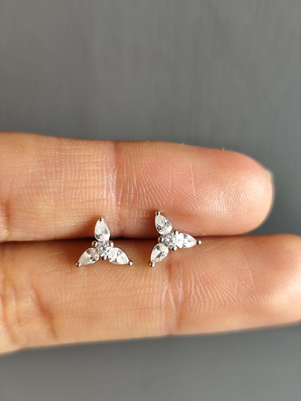 ARETES DE FLOR 3 PETALOS ZIRCONES 925S PLATA