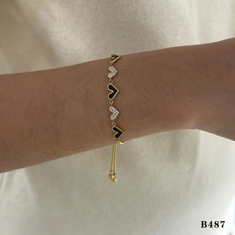 PULSERA AJUTABLE DE CORAZONES CON ZIRCONES DORADO