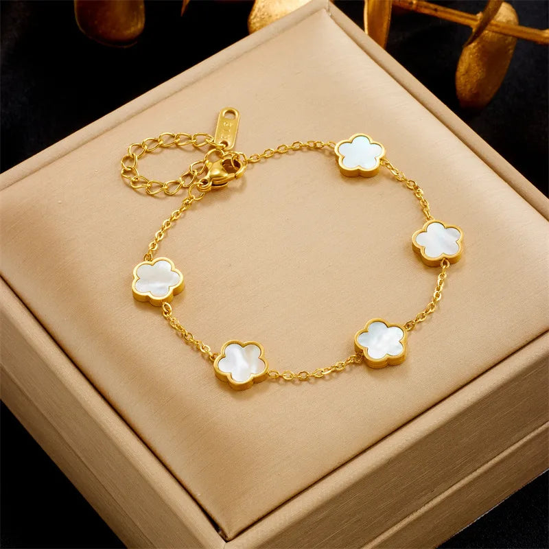 PULSERA DE TREBOLES BLANCO DORADO