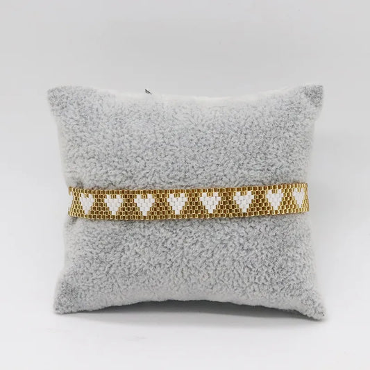 PULSERA HILERA DE CORAZONES DORADO CON MULLOS BLANCOSTEJIDO