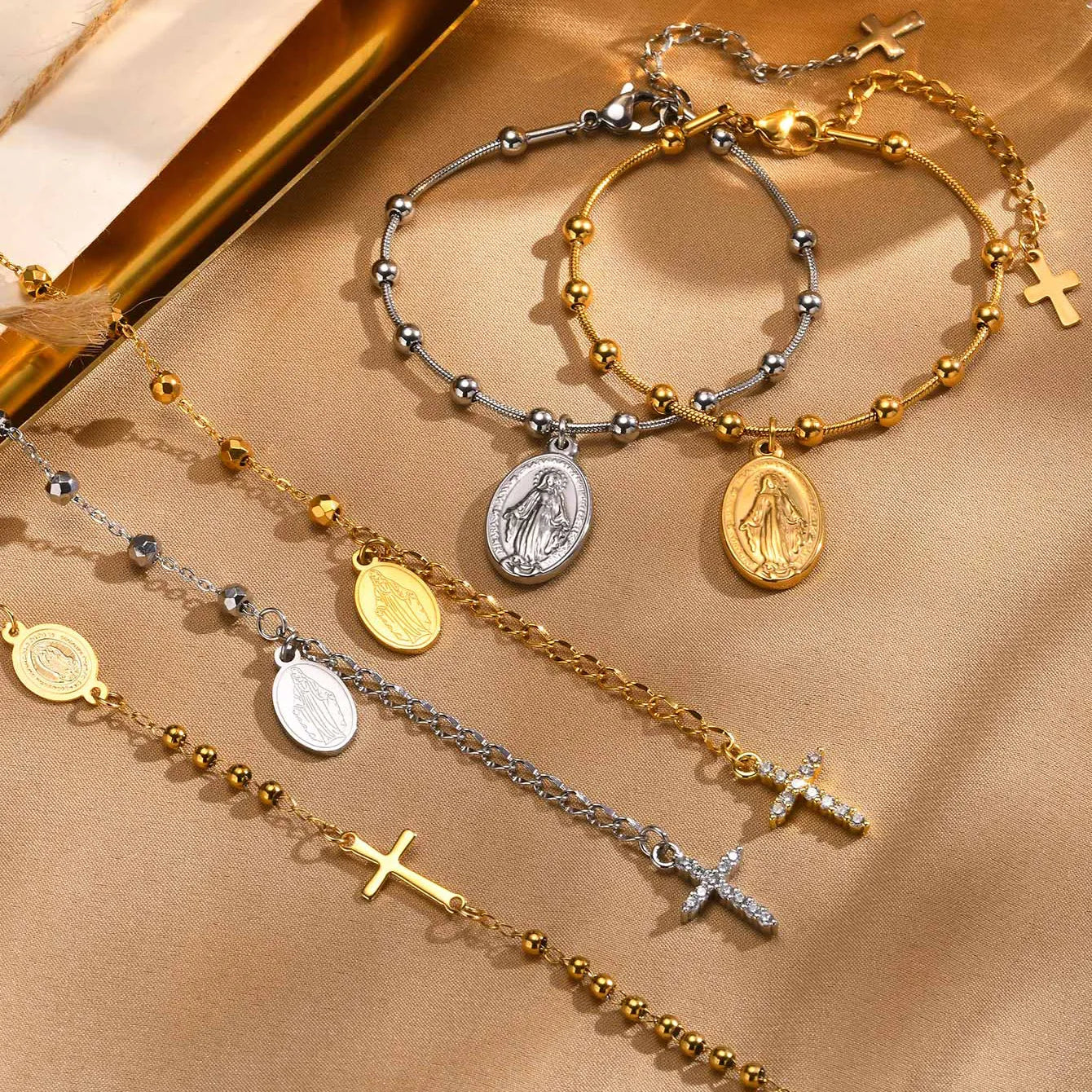 PULSERA DENARIO VIRGEN CON CRUZ BALINES DORADO