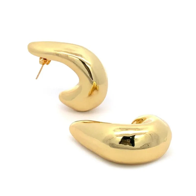 Aretes en J chunky dorado