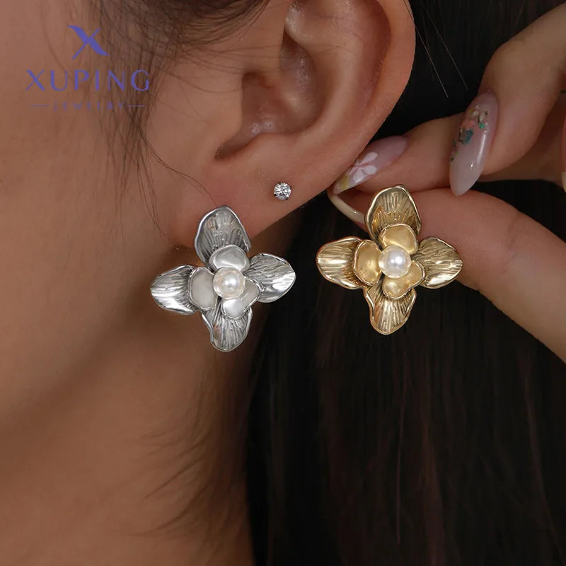 ARETES DE FLOR PLATEADO
