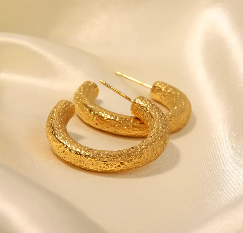 ARETES ARGOLLAS TEXTURA C TUBO DORADO