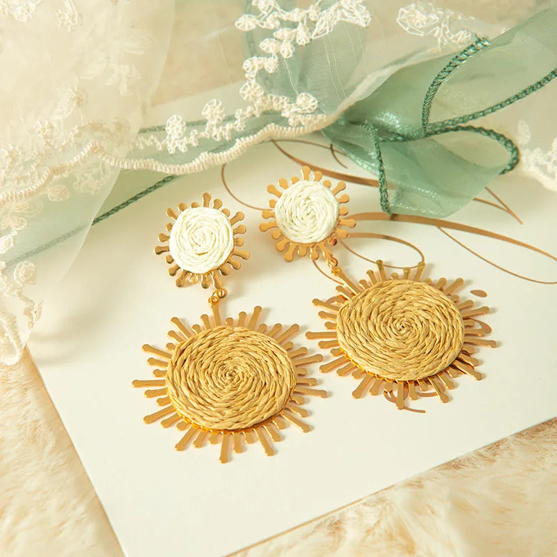 ARETES DE SOL CON MIMBRE DORADO