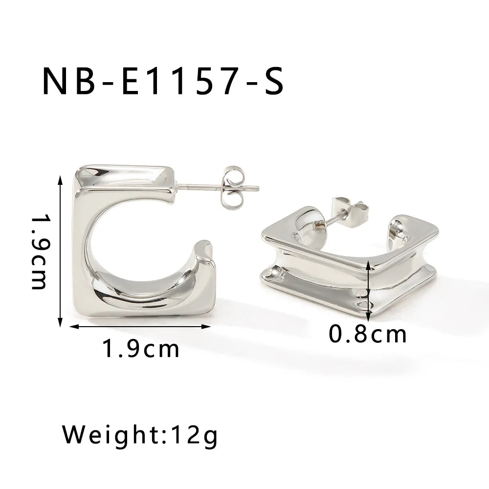 ARETES CUADRADOS SILUETA PLATEADO