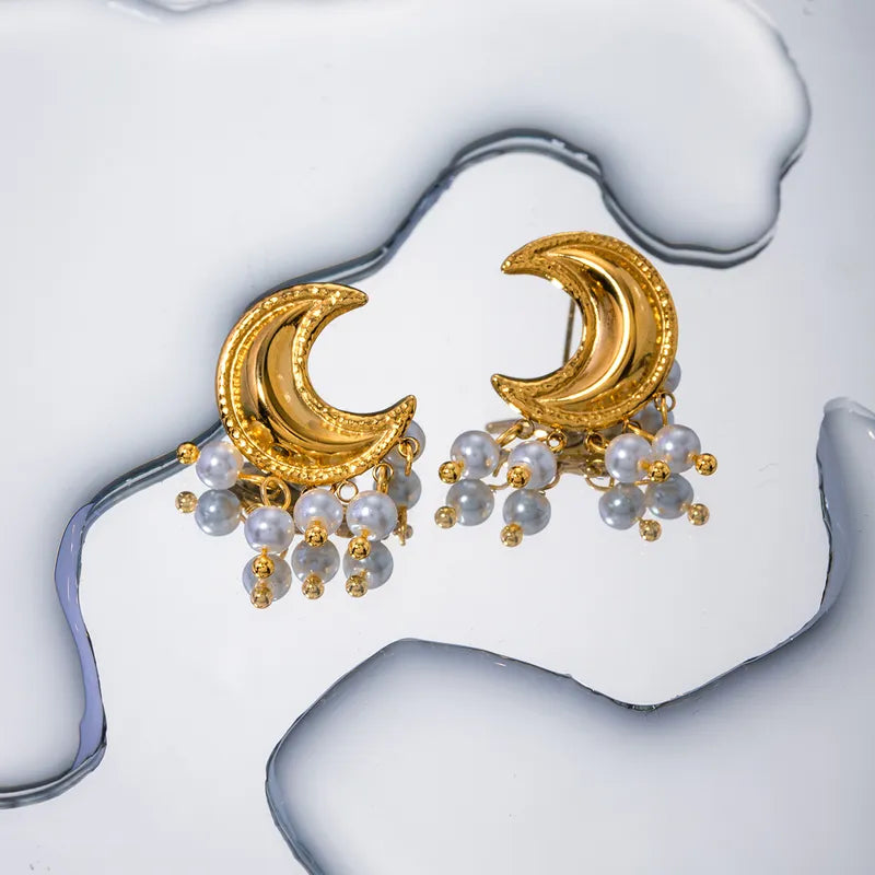 ARETES LUNA CON PERLAS DORADO