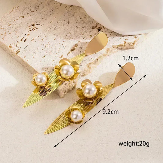 ARETES DE FLOR CON PERLAS DORADO FIESTA