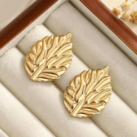 ARETES DE HOJA DORADO