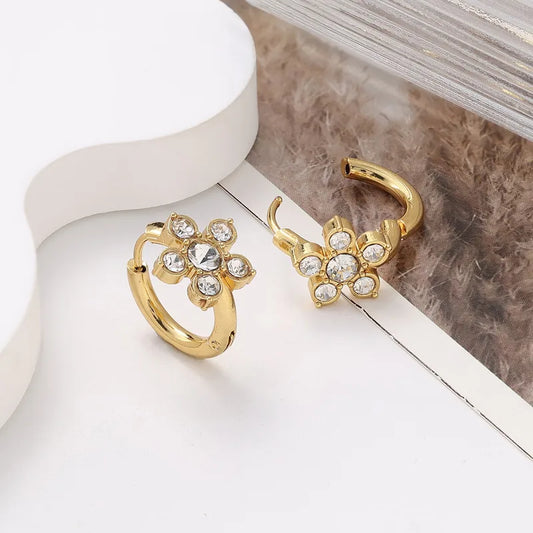 ARETES DE FLOR BLANCOS