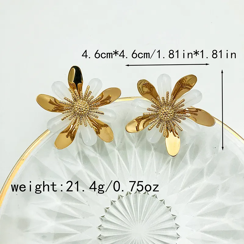 ARETES DE FLOR DORADOS