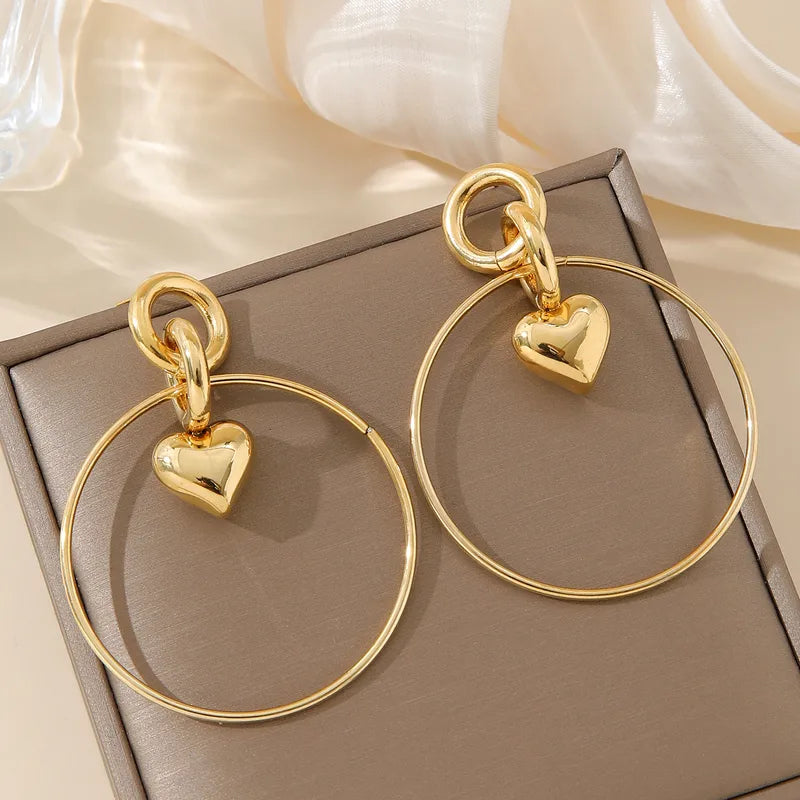 ARETES COLGANTES CON CORAZON