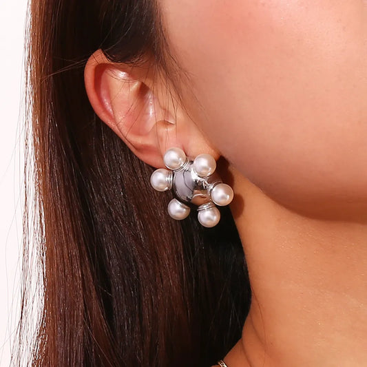 ARETES TIPO FLOR CON PERLAS