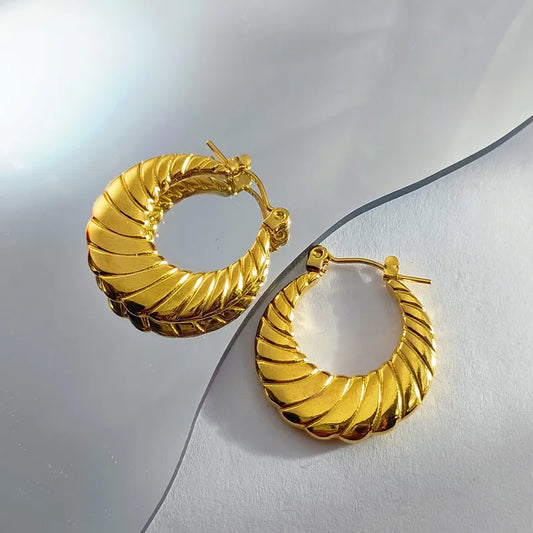 ARETES ARGOLLAS CON TEXTURA REDONDOS DORADO