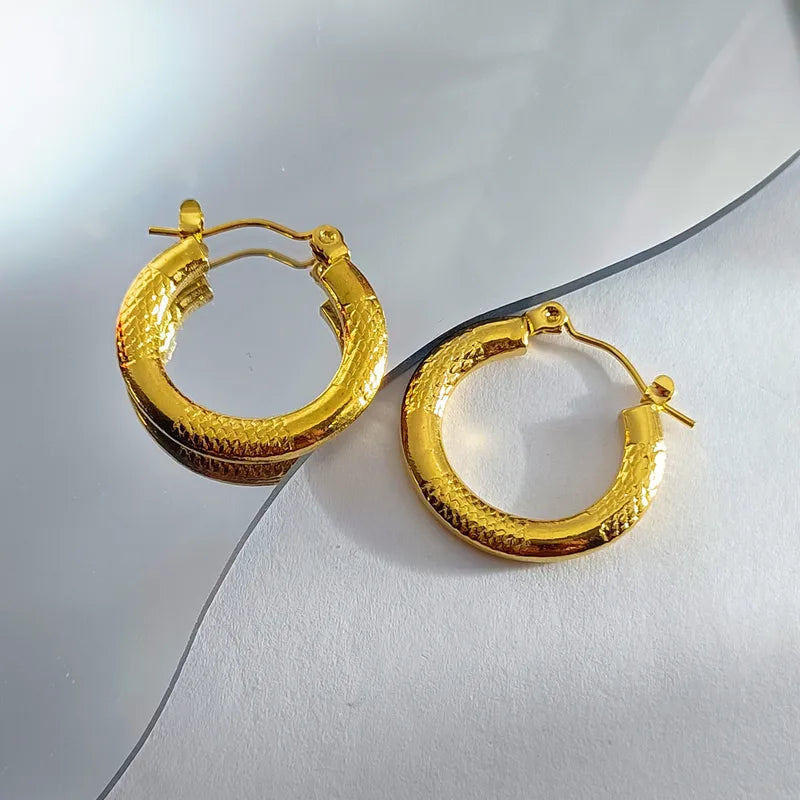 ARETES DE ARGOLLA TIPO TUBO DORADO