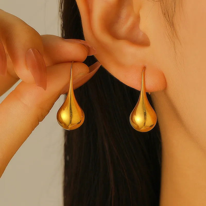 ARETES DE GOTA DORADO COLGANTE