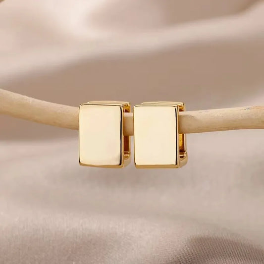 ARETES CUADRADOS DORADOS