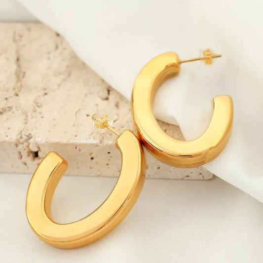 ARETES TIPO TUBO EN C DORADO
