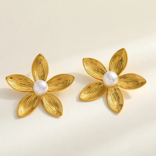 ARETES DE FLOR GRANDE CON TEXTURA DORADO