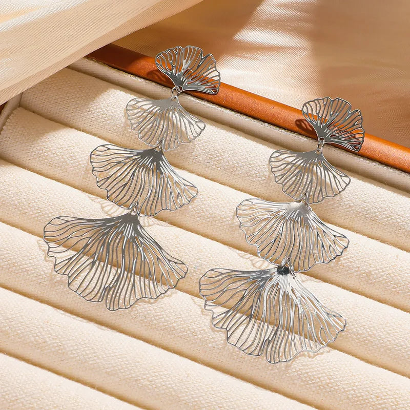 ARETES DE HILERA FLOR PLATEADO