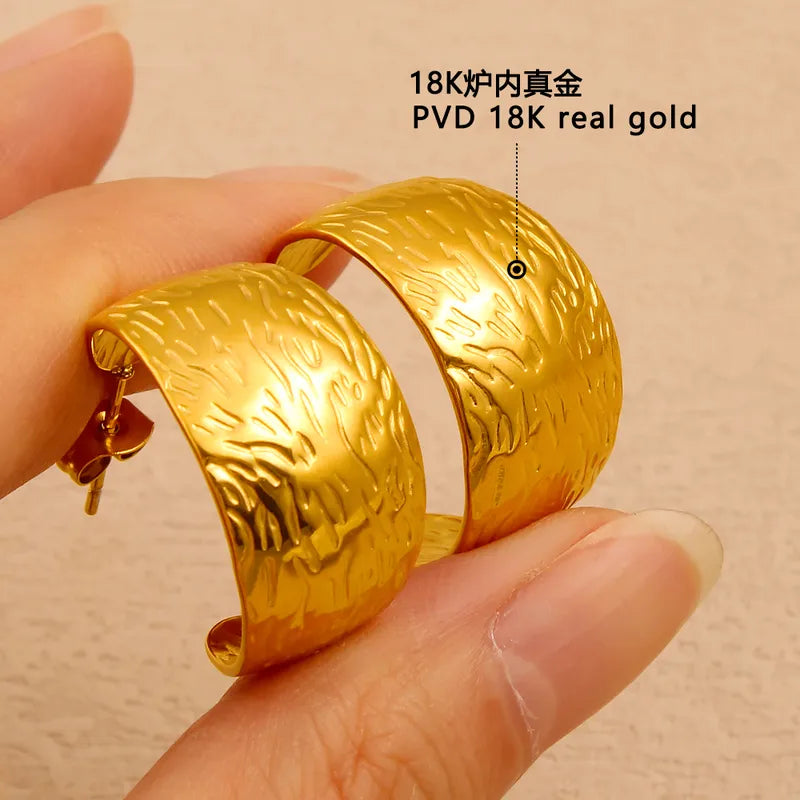 ARETES DE MEDIA ARGOLLA TEXTURA DORADO