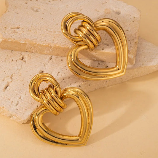 ARETES DE NUDO DE CORAZON DORADO