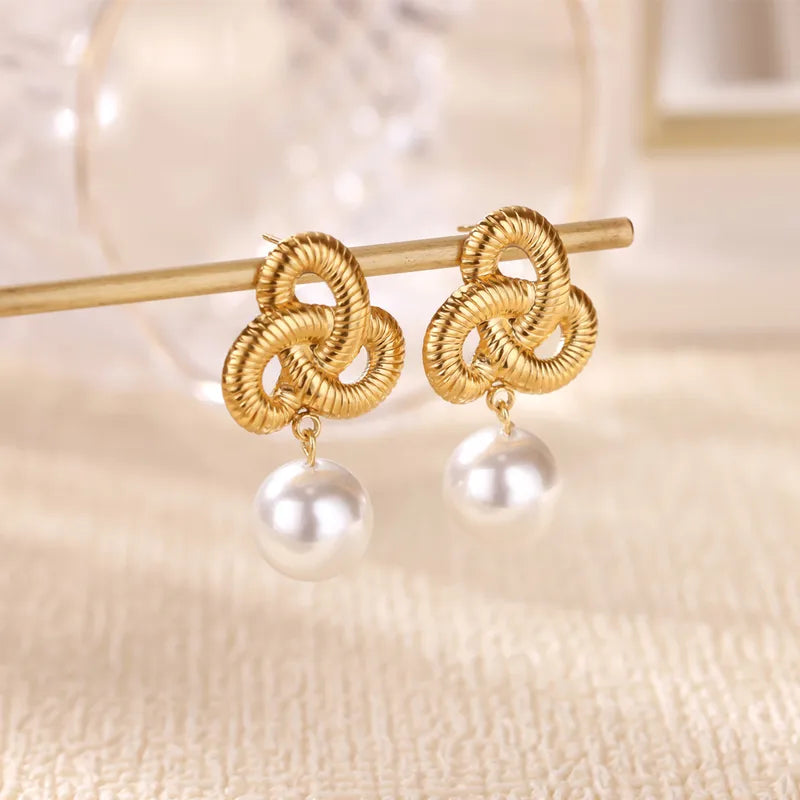 ARETES DE NUDO CON PERLA DORADO