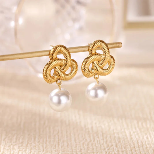 ARETES DE NUDO CON PERLA DORADO